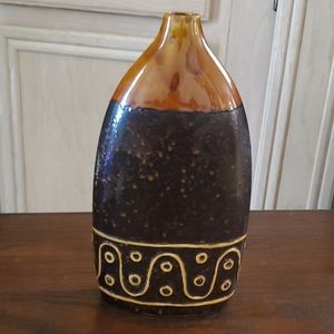 DECORATIVE CERAMIC  VASE
